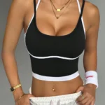 Prenda deportiva ropa exterior de mujer.